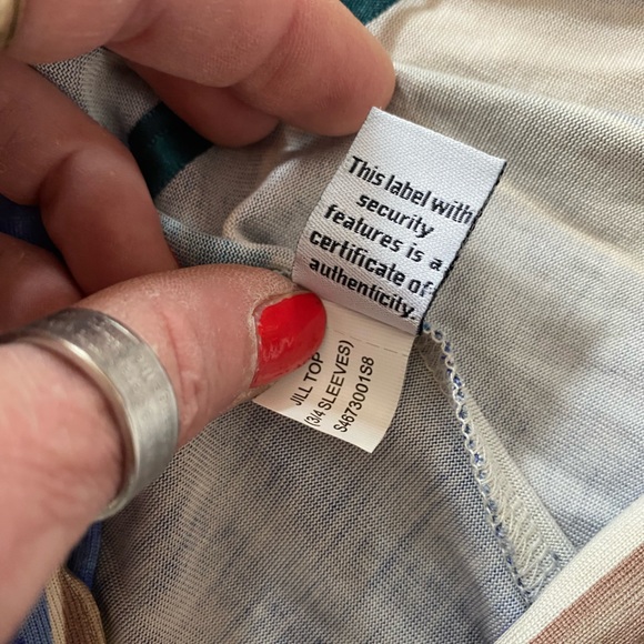 Diane Von Furstenber’s “Jill”in STUNNING Metropolis Print Blouse 💯% SILK💜💙S/M - Picture 11 of 13